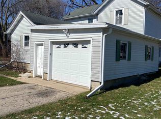 555 S Lewis St, Columbus, WI 53925