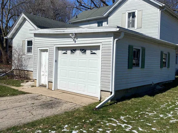 555 S Lewis St, Columbus, WI 53925