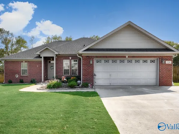 124 Bucks Pocket Dr, New Market, AL 35761