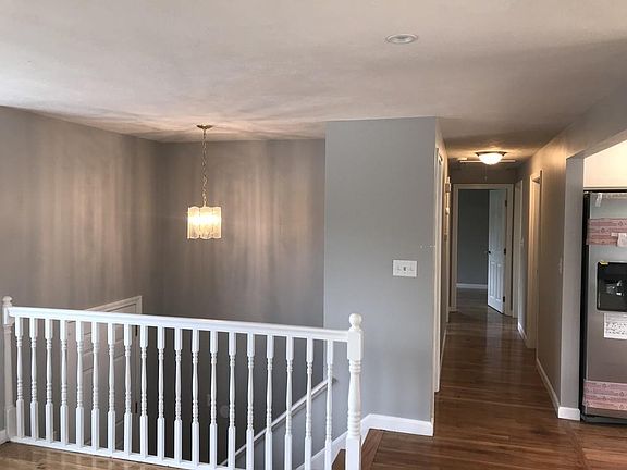 5th image of 63 Ashfield Dr