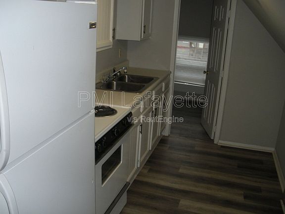 2nd image of 757 E Clinton St APT 3A