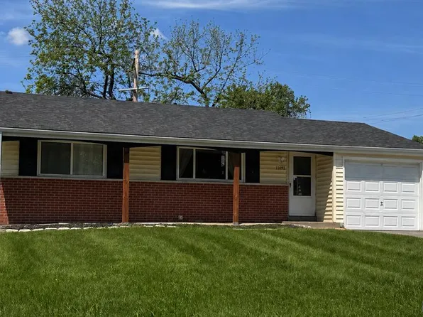 11093 Saturn Dr, Maryland Heights, MO 63043