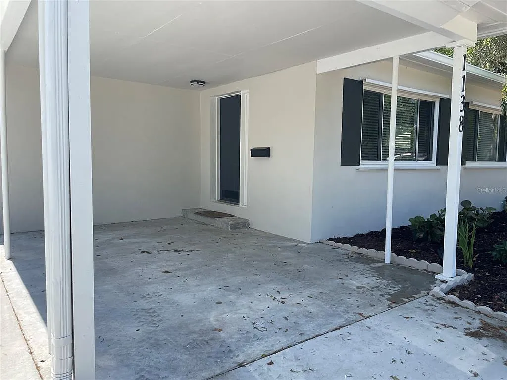3 bed, 2.0 bath, 1076 sqft, $2,800 — Photo 2