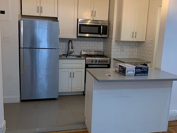 4th image of 271 5th Ave APT 2R