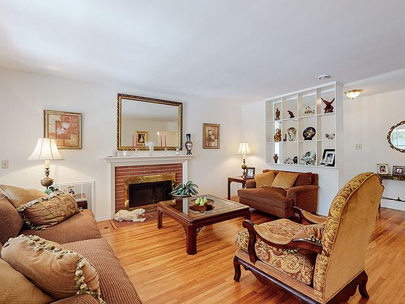 5th image of 7218 W 88th Pl