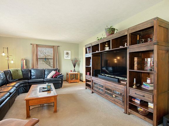 4th image of 2957 Valley Ave NW