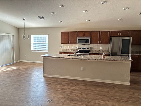 4th image of 338 Pentas Ln