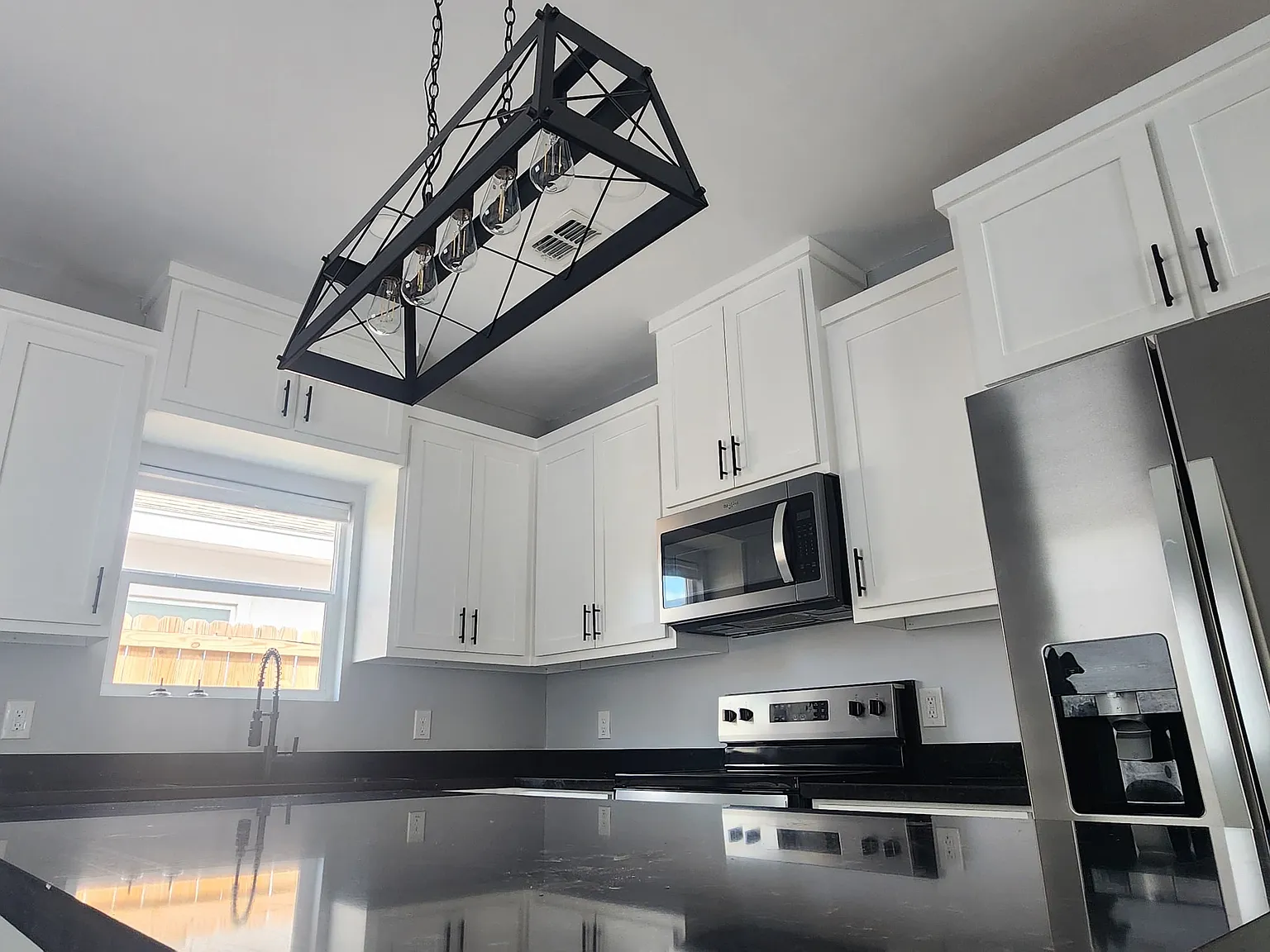 3 bed, 1200 sqft, $1,200 — Photo 2