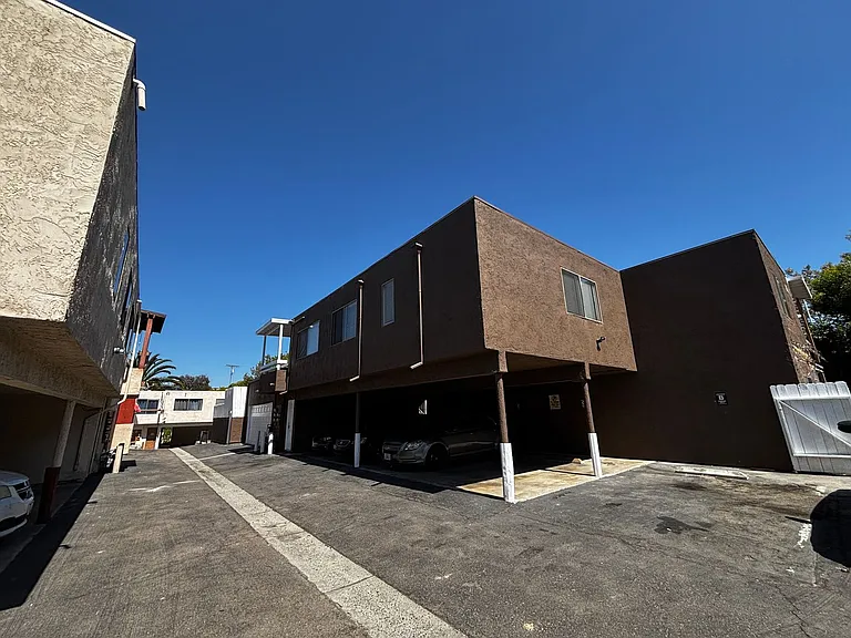 Avenida Las Brisas Apartments — Photo 13