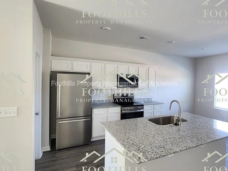 226 Islay Way — Photo 5