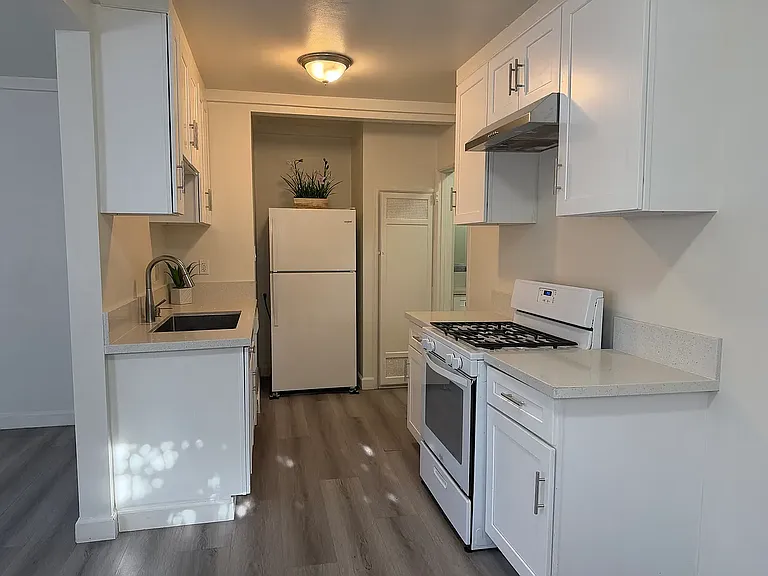 1825 E Broadway #2 — Photo 2