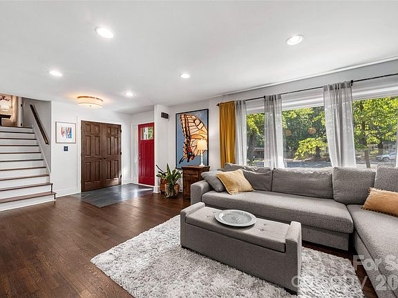 5th image of 1206 Hollow Tree Ct