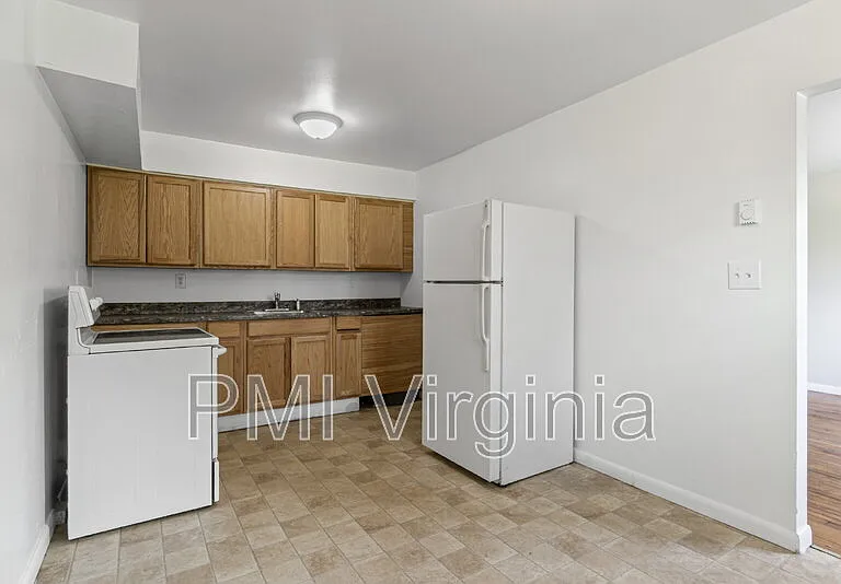 2421 Courtney Ave #3 — Photo 3