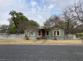 118 1st St, Boerne, TX 78006