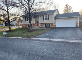 600 Blue Bird Ln, Troy, IL 62294