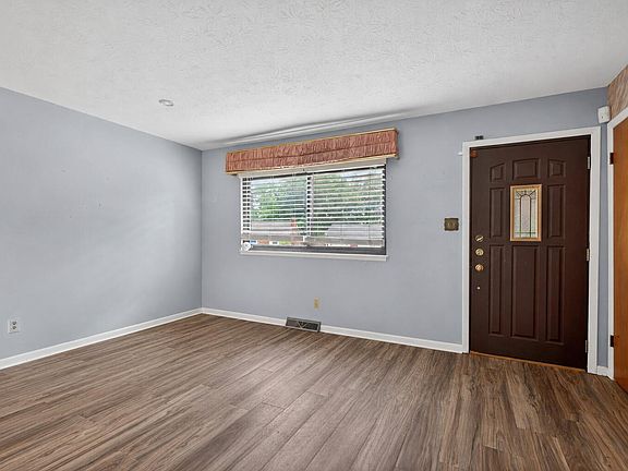 4th image of 3471 Greenlawn Dr