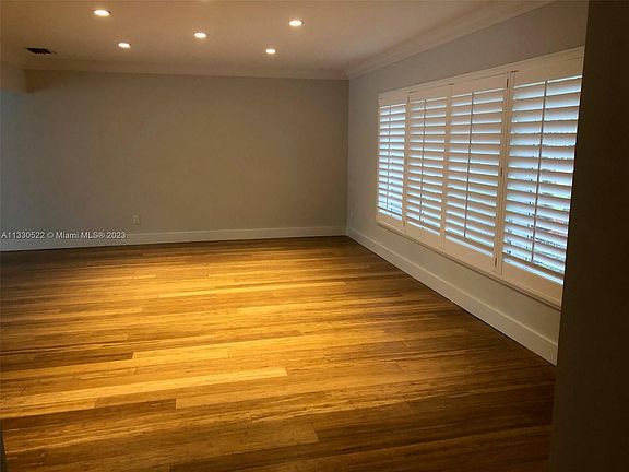 3rd image of 735 Coronado Ave