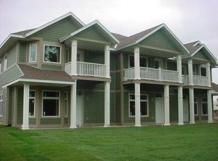 835 Bella Dr, Vadnais Heights, MN 55127