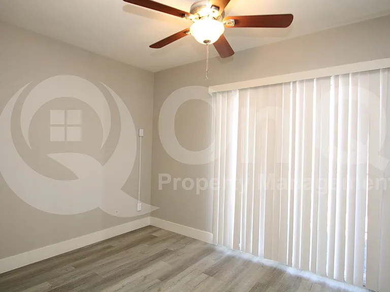 2807 E Paradise Ln #101 — Photo 7