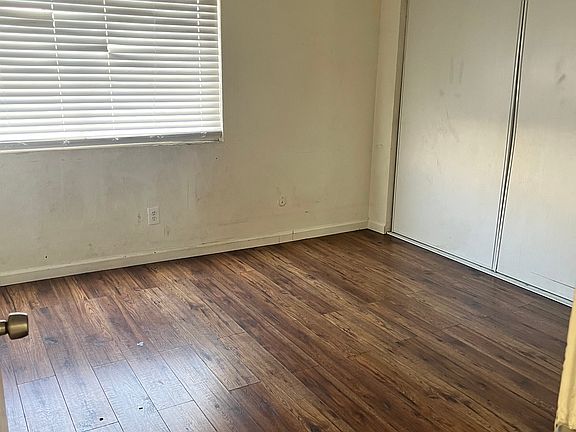 5th image of 15825 Saticoy St #20