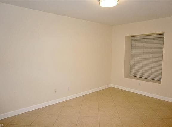 4th image of 10761 King George Ln #1403