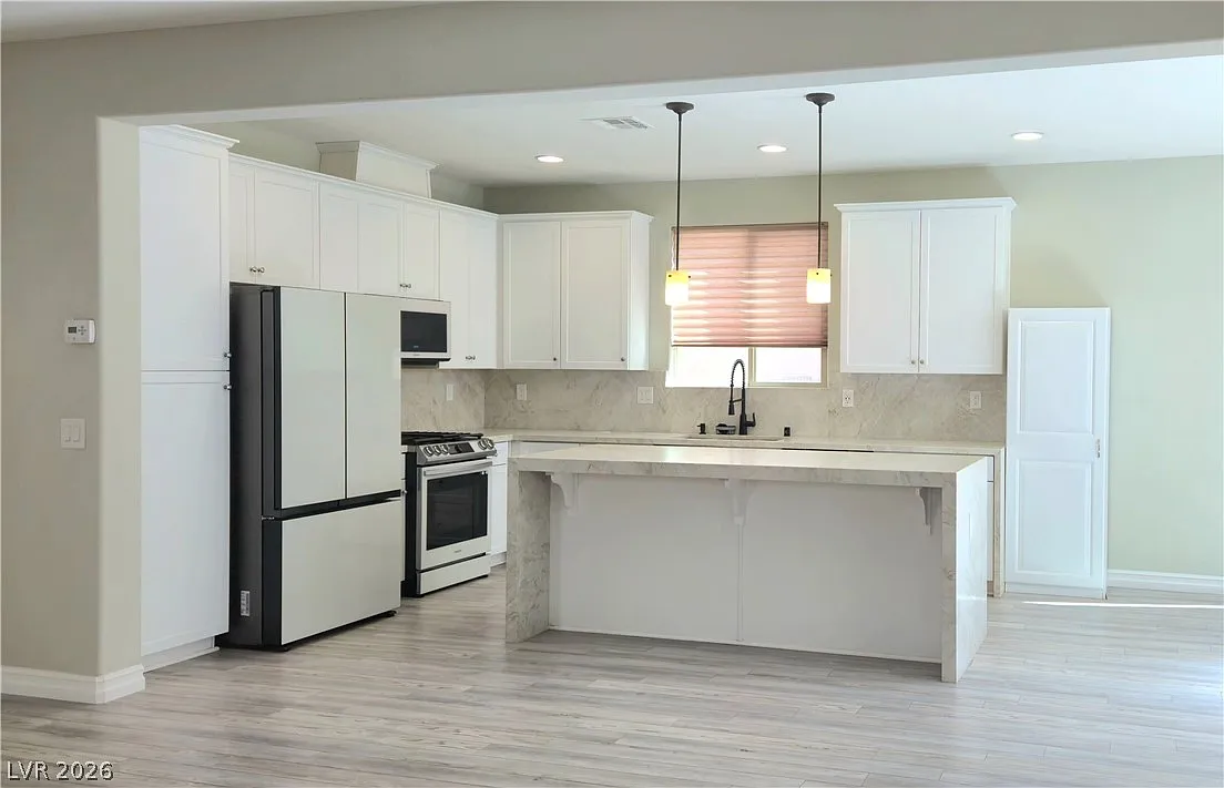 3 bed, 2.5 bath, 2048 sqft, $2,550 — Photo 4