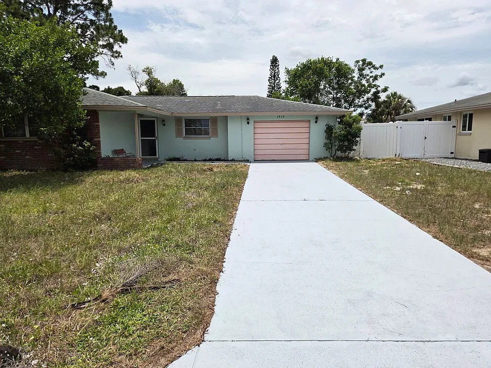 7910 Lilac Dr