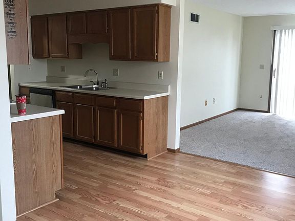 2nd image of 810 Quick St