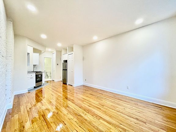 4th image of 19 Jones St #11