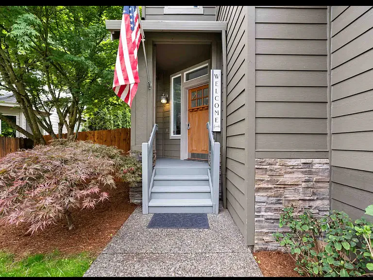 NE 183rd Ct — Photo 1