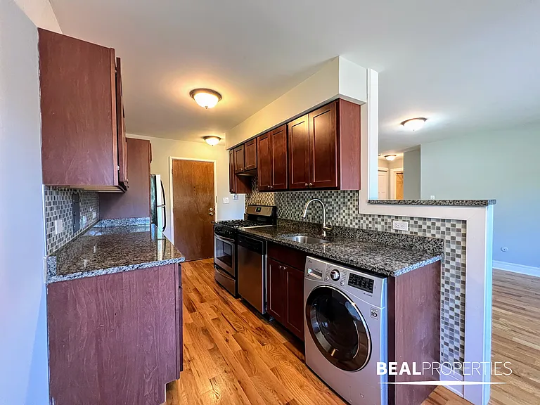 696 Elm Pl — Photo 6