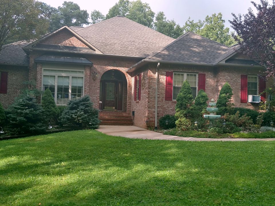 1st image of 164 Carrie Dr