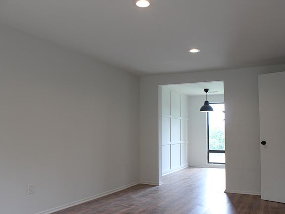 3rd image of 9773 Brassie Way