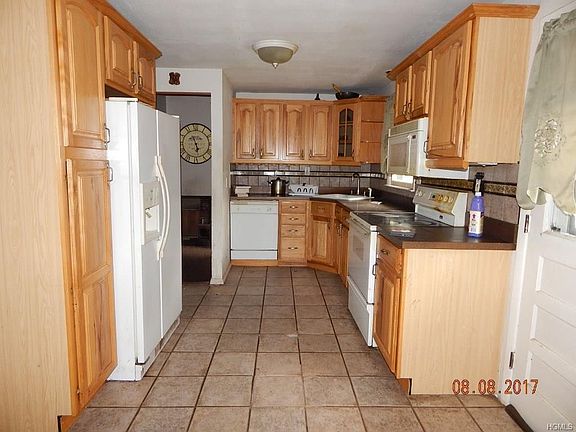 4th image of 8-10 Woods Pl