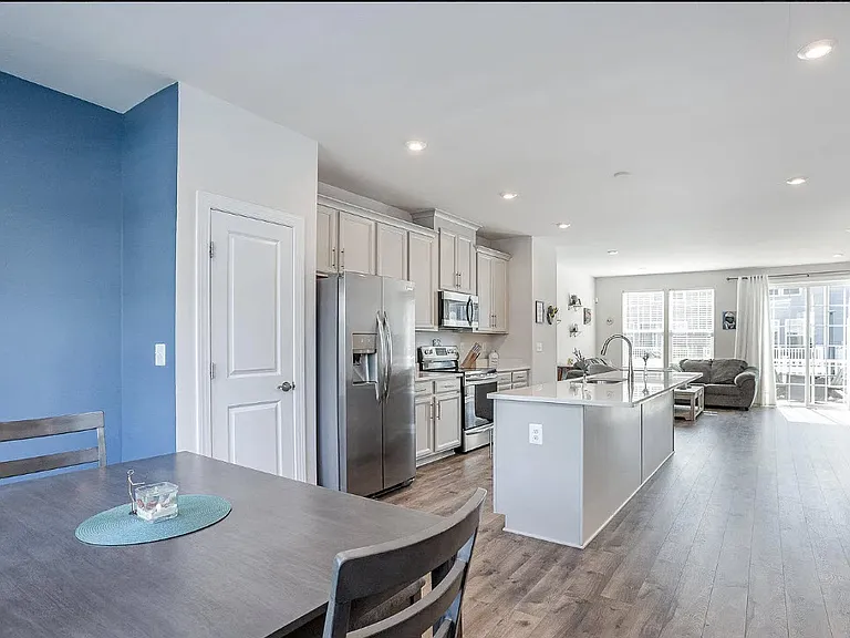 1825 Sag Harbor Ln — Photo 10