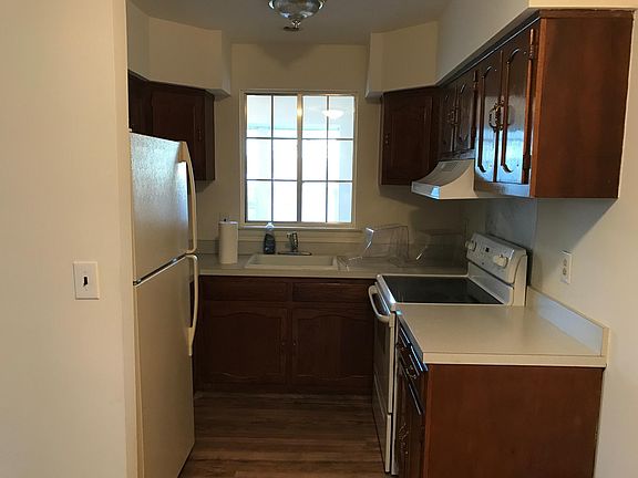 3rd image of 11 Penwood Dr