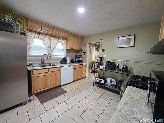 4th image of 19 Manhan Street
