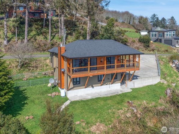 182 Robert Gray Drive SW, Ilwaco, WA 98624