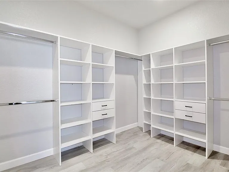 3908 Garienda Ave — Photo 4