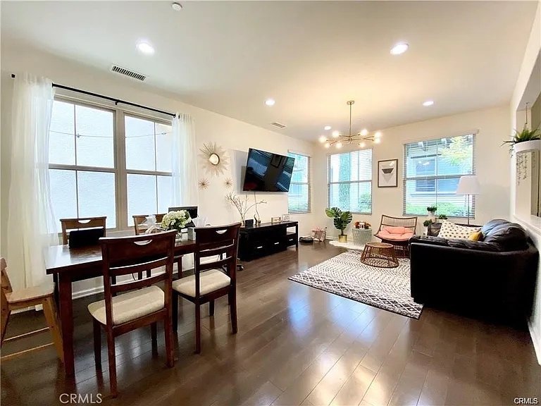 62 Emerald Clover — Photo 4