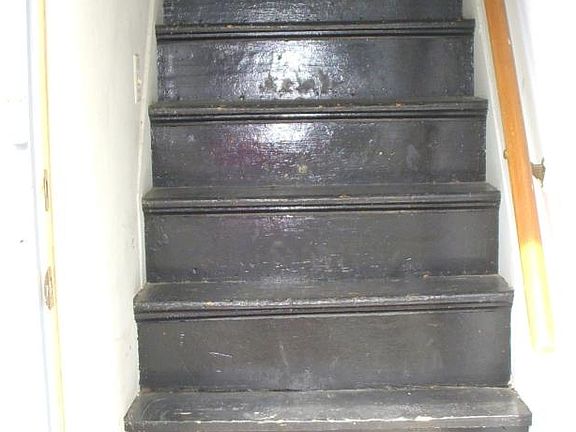 steps up to unit