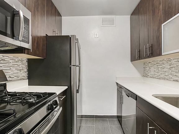 3rd image of 120 E 34th St APT 19J