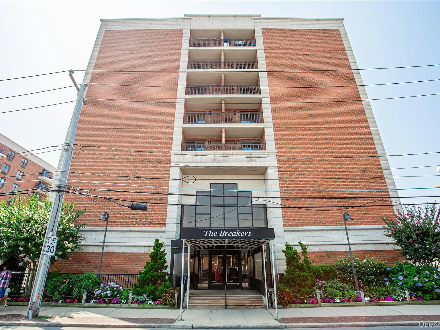 2 bed, 2.0 bath, 1100 sqft, $3,700 — Photo 2