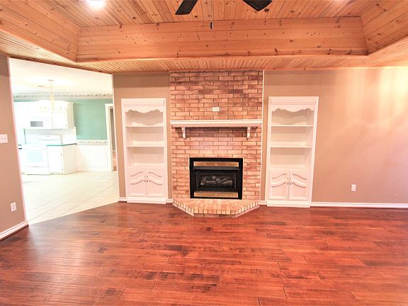 2nd image of 2820 Briarwood Dr