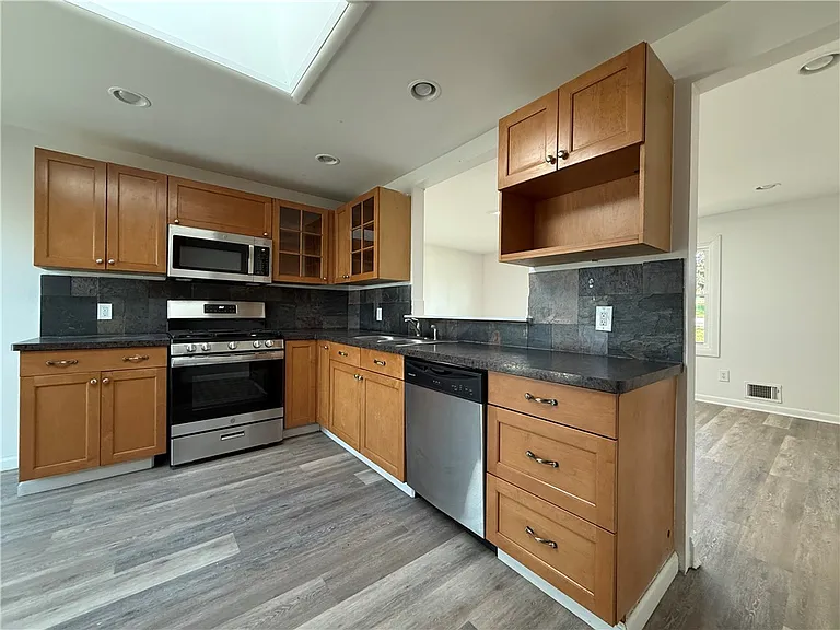 1656 Jefferson Rd — Photo 12