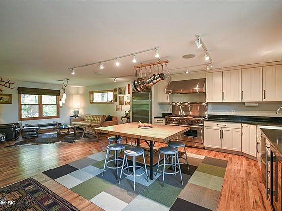 4th image of 56793 Sunnyside Dr