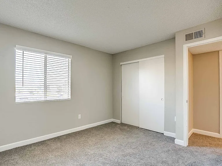 Sterling Point Apartment Homes — Photo 60