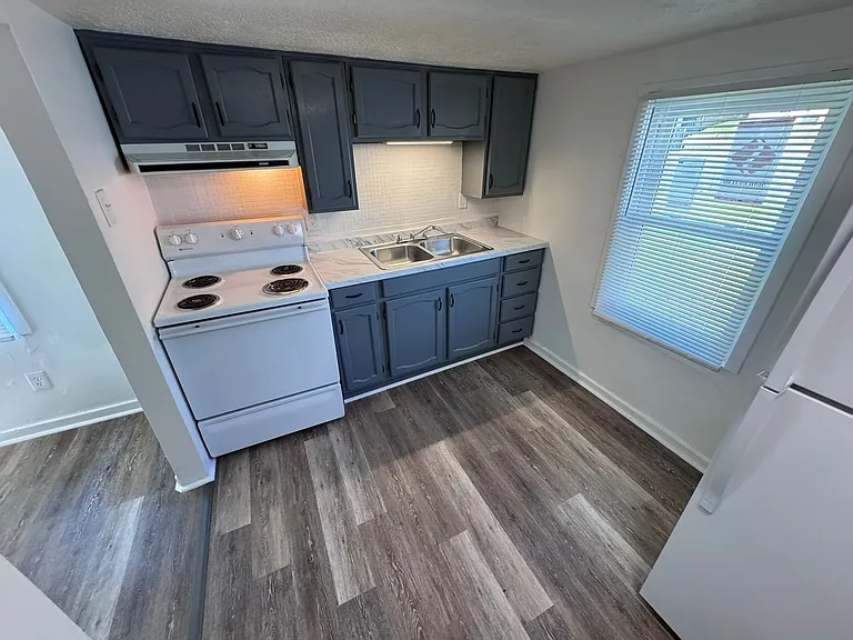 1827 California Ave — Photo 1