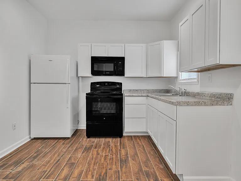 518 N Pearl St — Photo 4