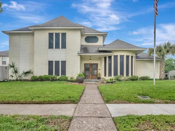 1627 Lake Bluff Dr, Seabrook, TX 77586